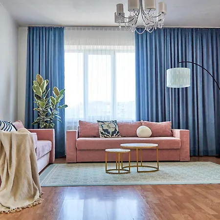 завжди світло та вода! Wonderful Panoramic View Apartment Mukacheve